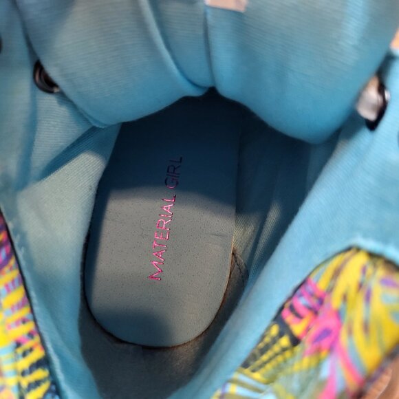 Material Girl Wedge Sneaker NWOT Size 7 Tropical Print Wedge Sneaker - Picture 11 of 12